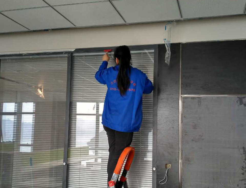 寫字樓室內(nèi)開(kāi)荒